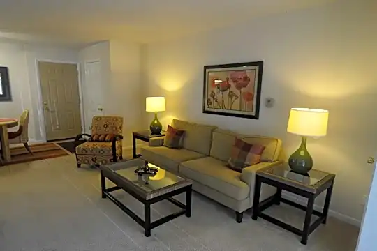 Lakeview Apartments Photo 1