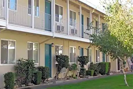 Teal Apartments Photo 1