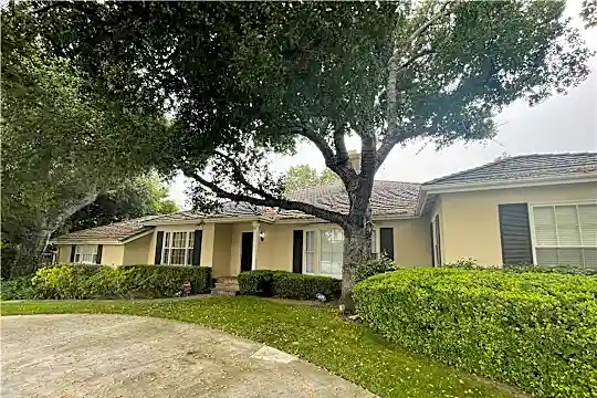 1601 Rodeo Rd Photo 2
