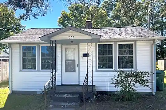 1302 Cherry St Photo 1