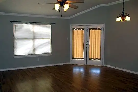 2217 96th St Photo 2