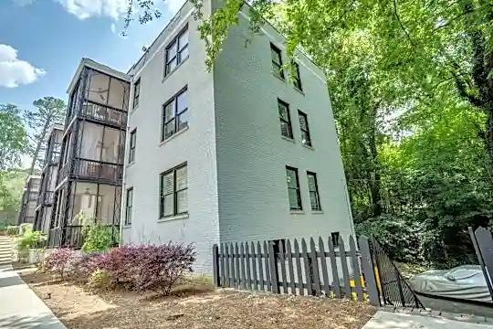 68 Peachtree Memorial Dr NW Photo 1