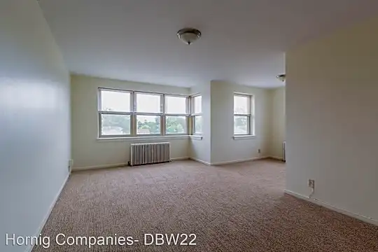 499 Snelling Ave S Photo 1