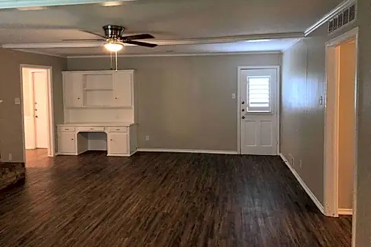 3934 Roanoke Drive Photo 2
