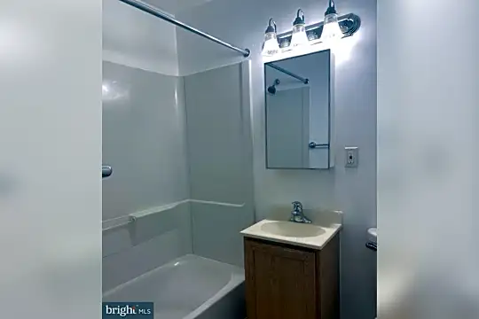 625 Chesapeake St SE #101 Photo 2