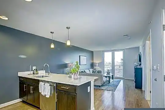 1115 H St NE Photo 1