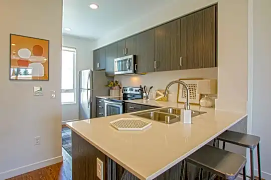 17th Place Townhomes Photo 2