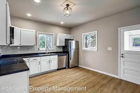 383 Walker St Photo 2
