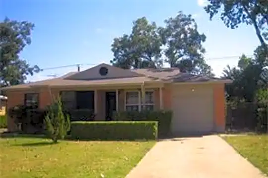 530 Rorary Dr Photo 1