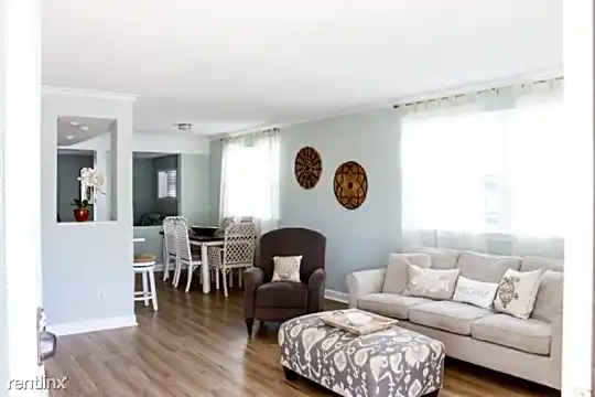 305 Bay St Photo 2