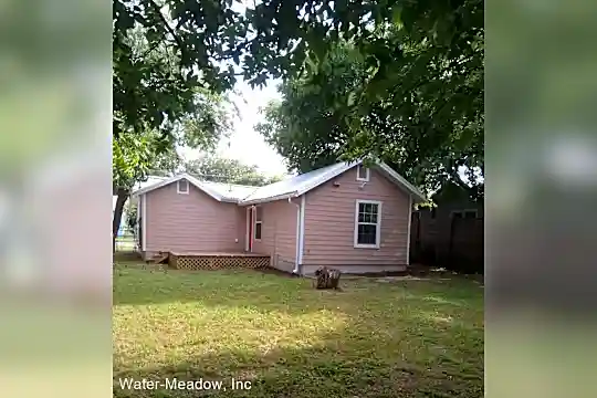 1805 Burnet St Photo 2