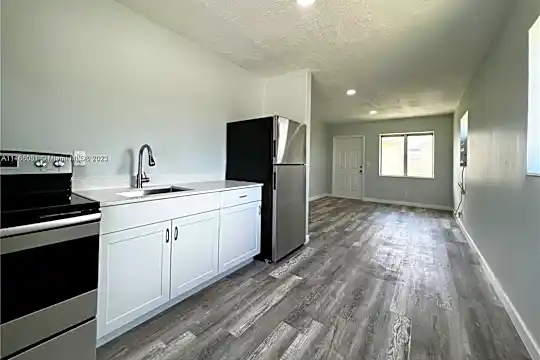 529 NW 5th St #7 Photo 1