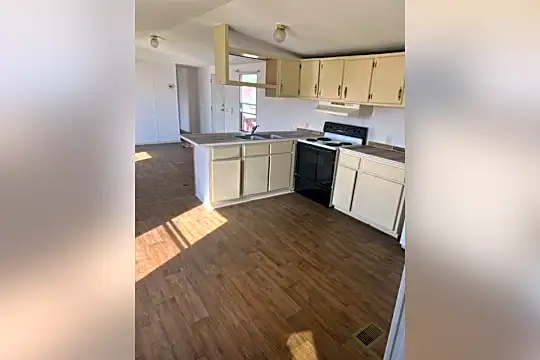 302 Hovie Ct #302 Photo 2