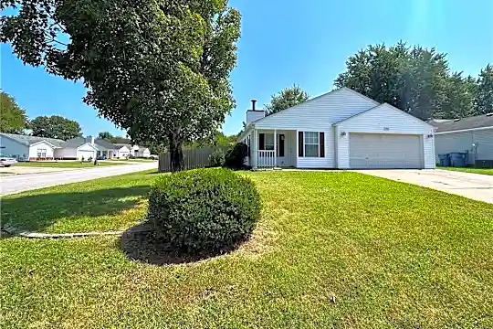 1306 Cresent St Photo 2