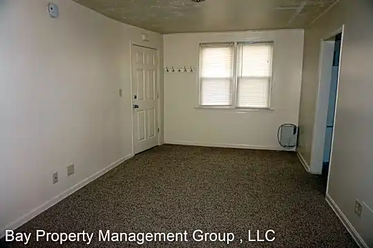 7235 Holabird Ave Photo 2