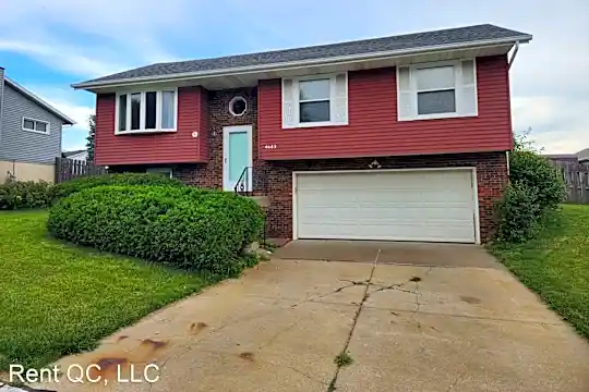 4685 Davis St Photo 1