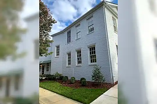 85 Town Center Dr NW Photo 2
