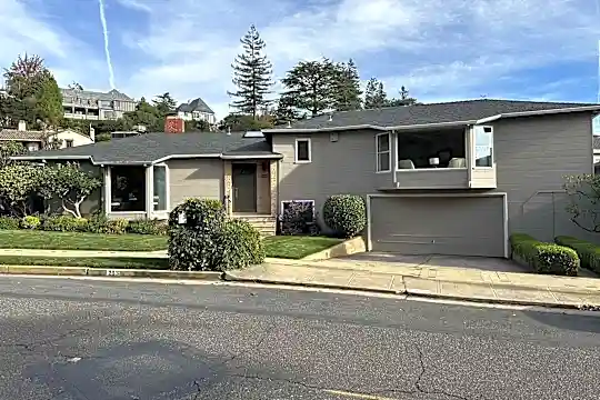 253 St James Dr Photo 1