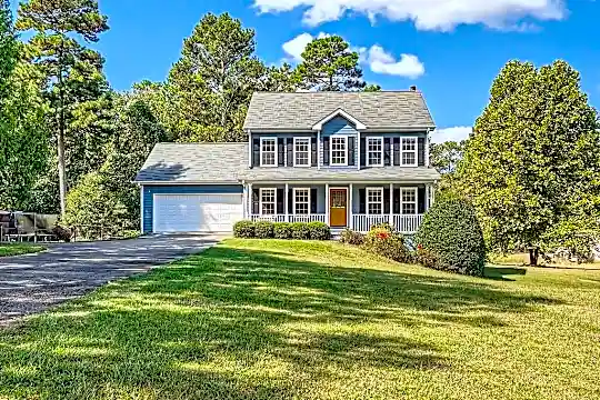 401 Breeze Way Photo 1