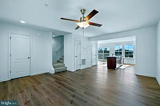 474 N Burhans Blvd Photo 2