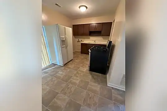 407 Kensington Dr Photo 2