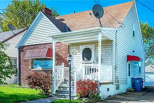2378 Oberlin Ave Photo 1