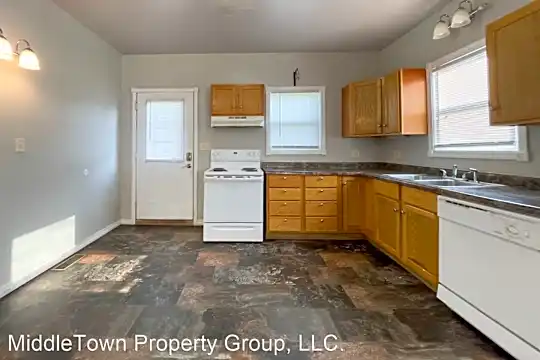 1100 W Rex St Photo 2