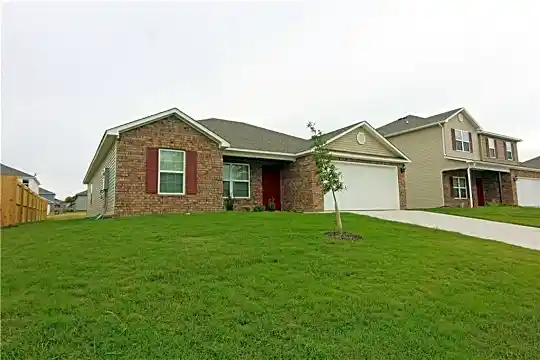 807 SW Green World St Photo 2