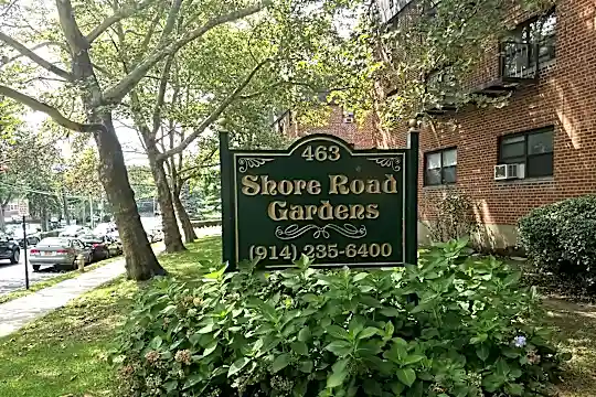 Shore Road Gardens Photo 2