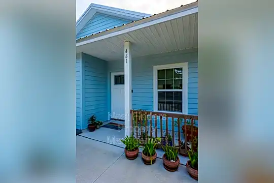 461 Herbert Street Photo 2