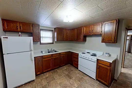 406 3rd St NE Photo 2