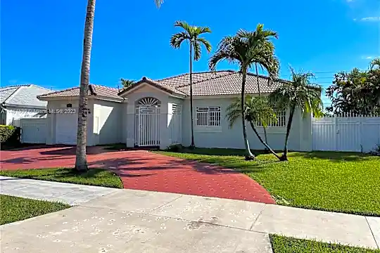 17495 NW 87th Ct Photo 1