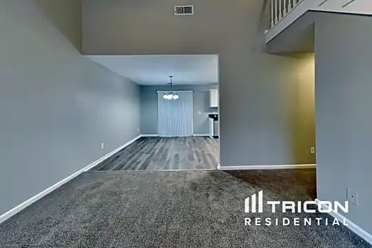 127 Richmond Drive Photo 2