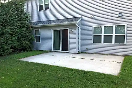 2535 Deerfield Dr Photo 2