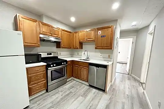 92 Hammond St Photo 2