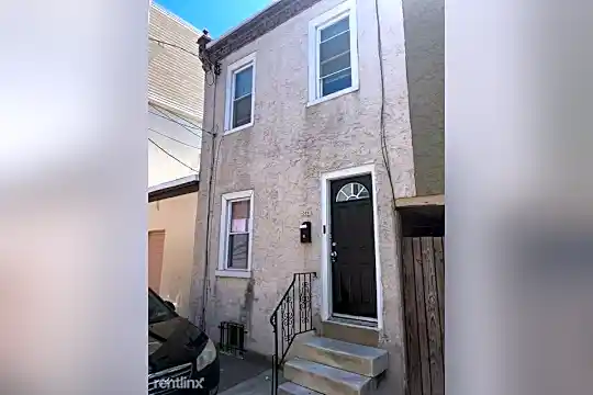 3191 Emery St Photo 1