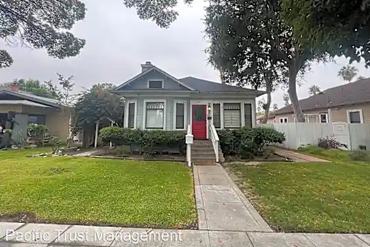 117 S Kroeger St Photo 2
