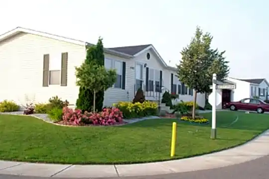 Waverly Shores Village Photo 2