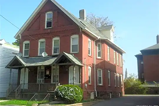 46 Babcock St Photo 1