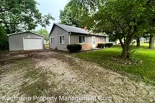 842 W Circle Dr Photo 1