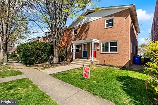 706 Trail Ave Photo 2