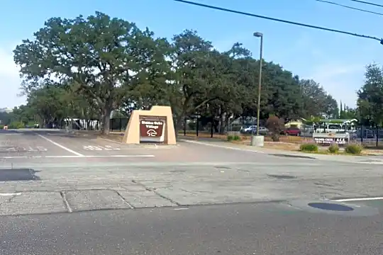Hidden Oaks Village Photo 2
