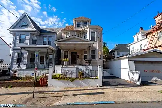366 E 31st St #1 Photo 1
