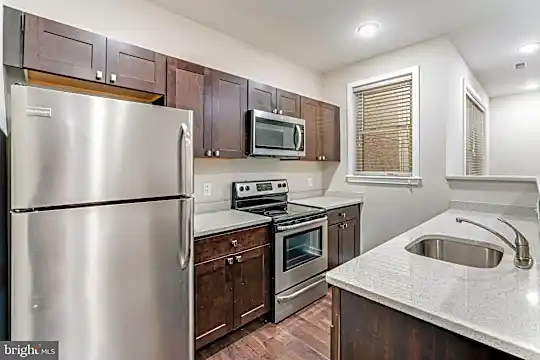 1407 N 15th St #302 Photo 1