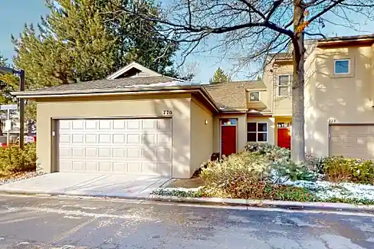 770 E Riverpark Ln Photo 1