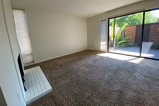 873 Woodside Ln E Photo 1