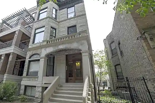 731 W Barry Ave #1 Photo 1