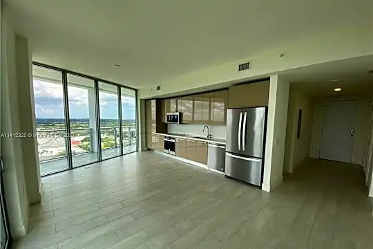2000 Metropica Wy #1610 Photo 2