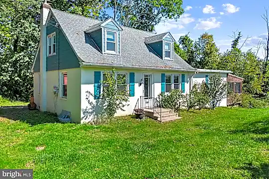 5883 Swamp Rd Photo 2