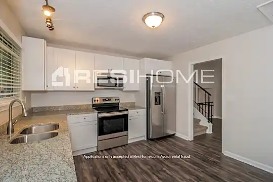 3387 Stonewall Drive Northwest Photo 2